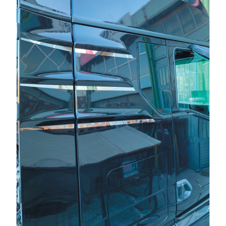 MAN TGX 21+ RAYAS DECORATIVAS LATERALES DE CABINA CROMADAS