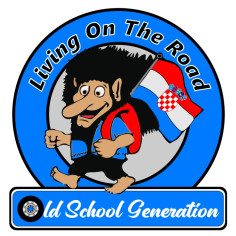 PEGATINA "LIVING ON THE ROAD CRO" 8cm