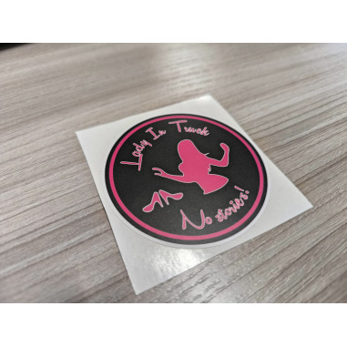 AUTOCOLLANT "LADY IN TRUCK" 8CM