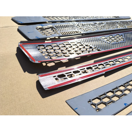 SCANIA NEXT GEN V8 S GRILL DEKOR NEREZOVÝ MODEL BEZ HALOGENŮ CHROMU