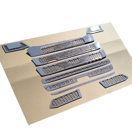 SCANIA NEXT GEN V8 S GRILL RVS CHROOM DECOR (VERSIE MET LAMPEN)