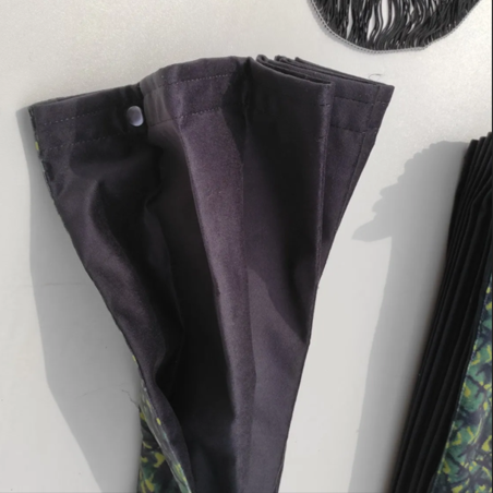 JUEGO DANÉS: CORTINAS DE PELUCHE VERDE + ROLLOS + ALMOHADA + DADOS