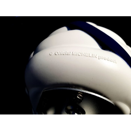 MEGVILÁGÍTOTT EMBER FIGURA FOGANTYÚVAL KÖZEPES 29CM