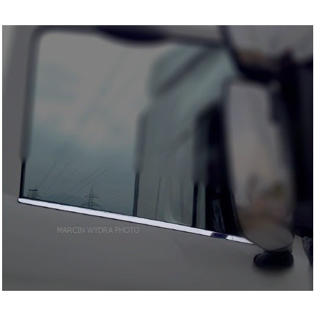 SCANIA 4 R KRÓMOZOTT DOMBORNYOMOTT CSÍK A SZÉLVÉDŐ ALATT